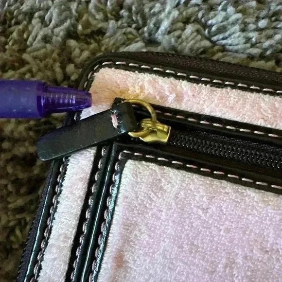 Juicy Couture Pink Terry Cloth Leather Zippered Wallet - Picture 8 of 8